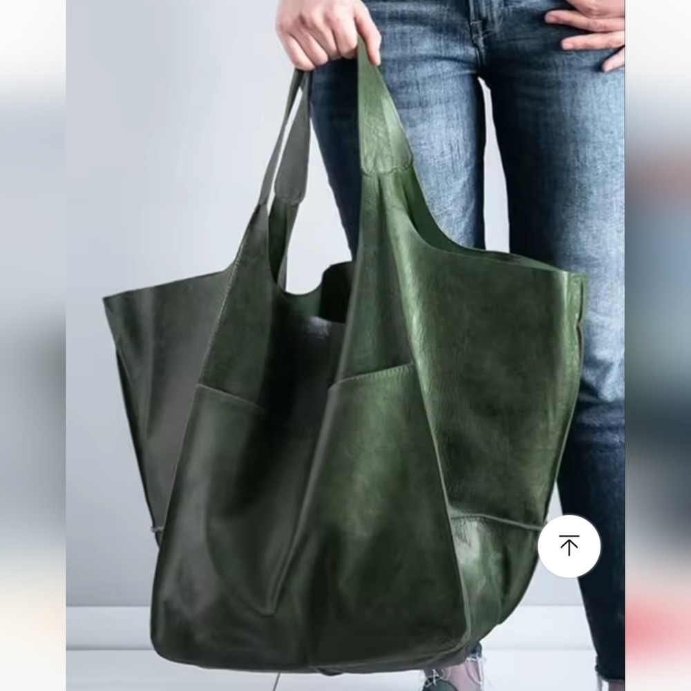 ♥️D♥️NWT Forest Green Leather Weekender Large bag.